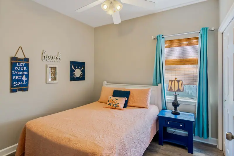 Side A · Bedroom 3 at Beachfront Duplex: Double bed