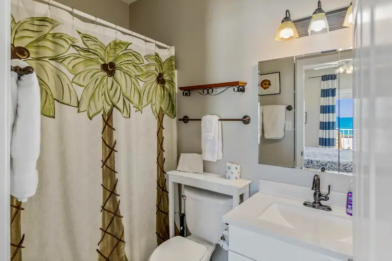Full bathroom 3, Dolphin View B