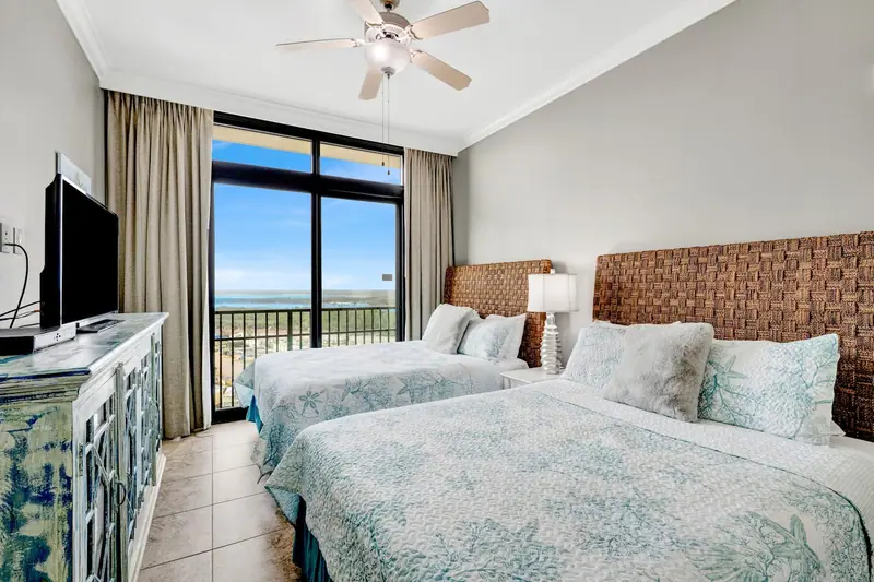 Queen bedroom at Oasis Unit 2201: Two queen beds · private bath